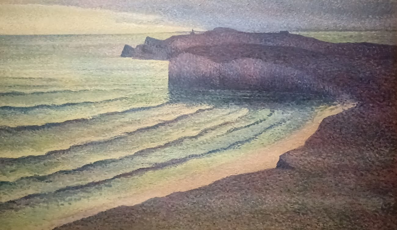 Tableau pointilliste : une falaise et une plage battue par les vagues